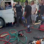 Manisada kamyonet tira girdi 1i agir 2 yarali i6bTSC75